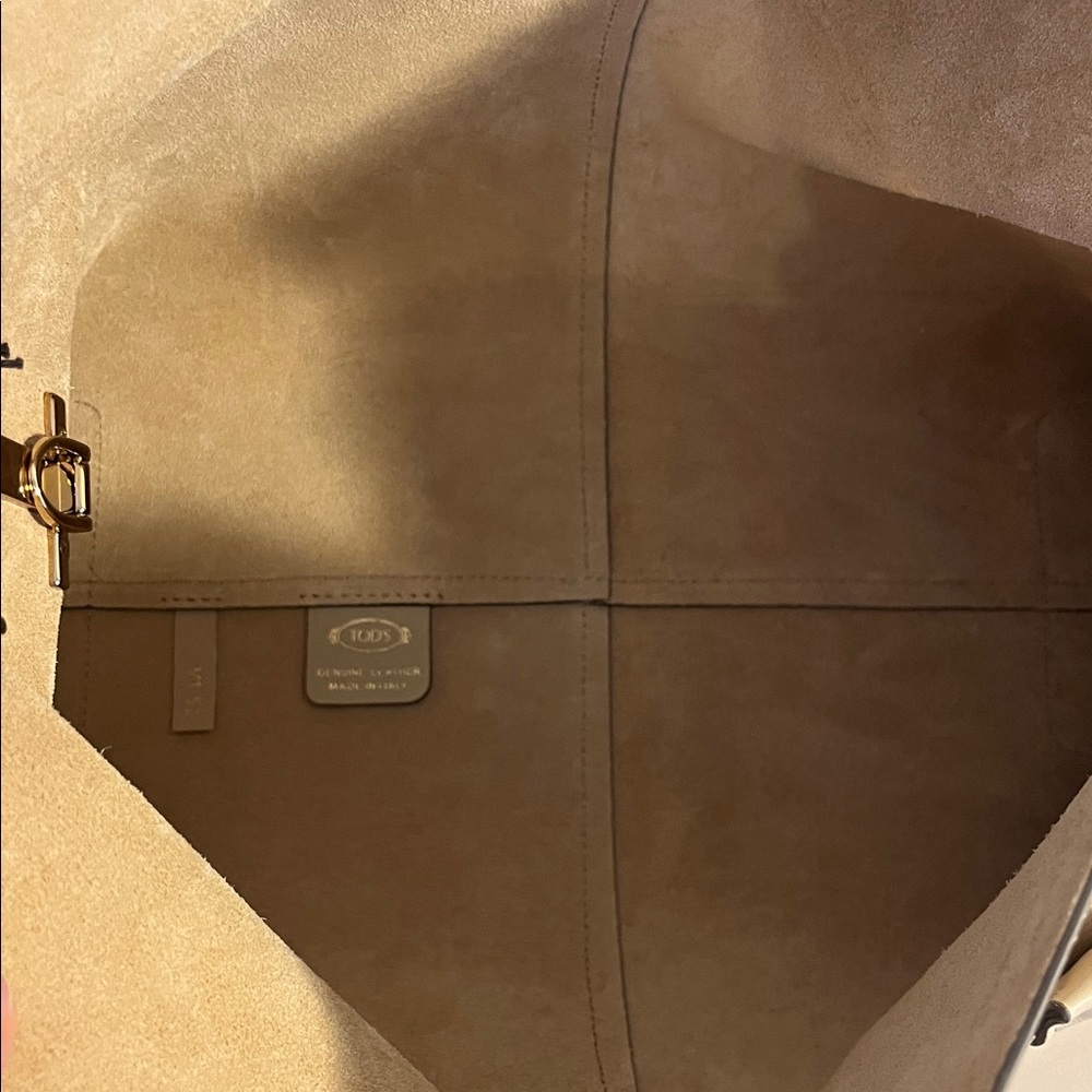 Tod's Cream Shoulder Bag with Gold Accents - Picture 16 of 16